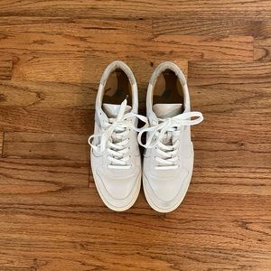 ONLY WORN TWICE. Mint condition bobbies size 43 sneakers.